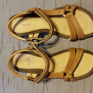 Teva like new beige sandals